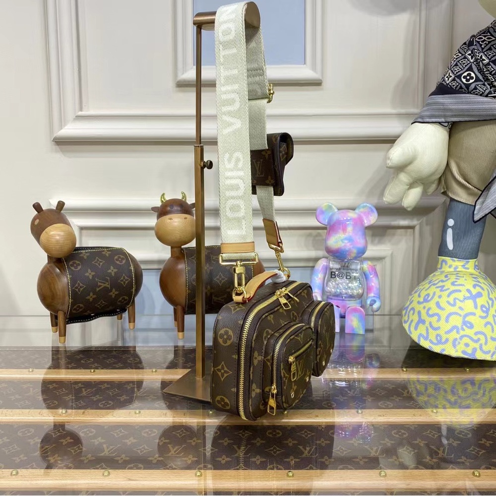 💌Louis Vuitton Utility Crossbody Bag - Picture 3 of 9